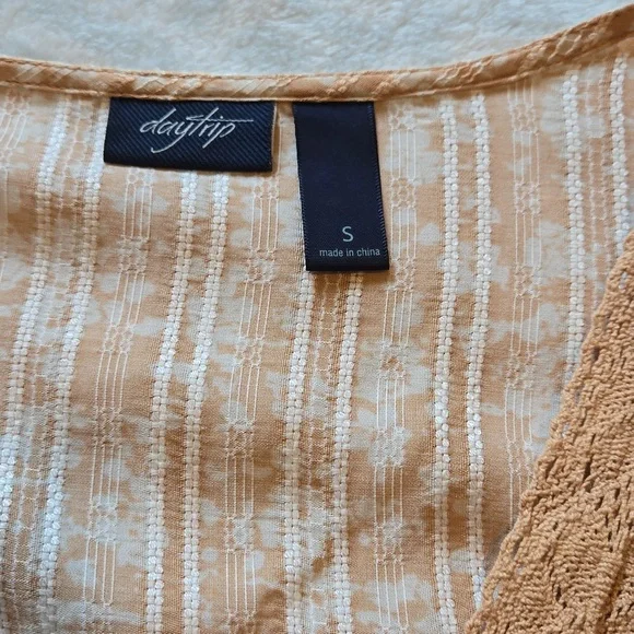 Datrip cream shirt - Picture 6 of 7